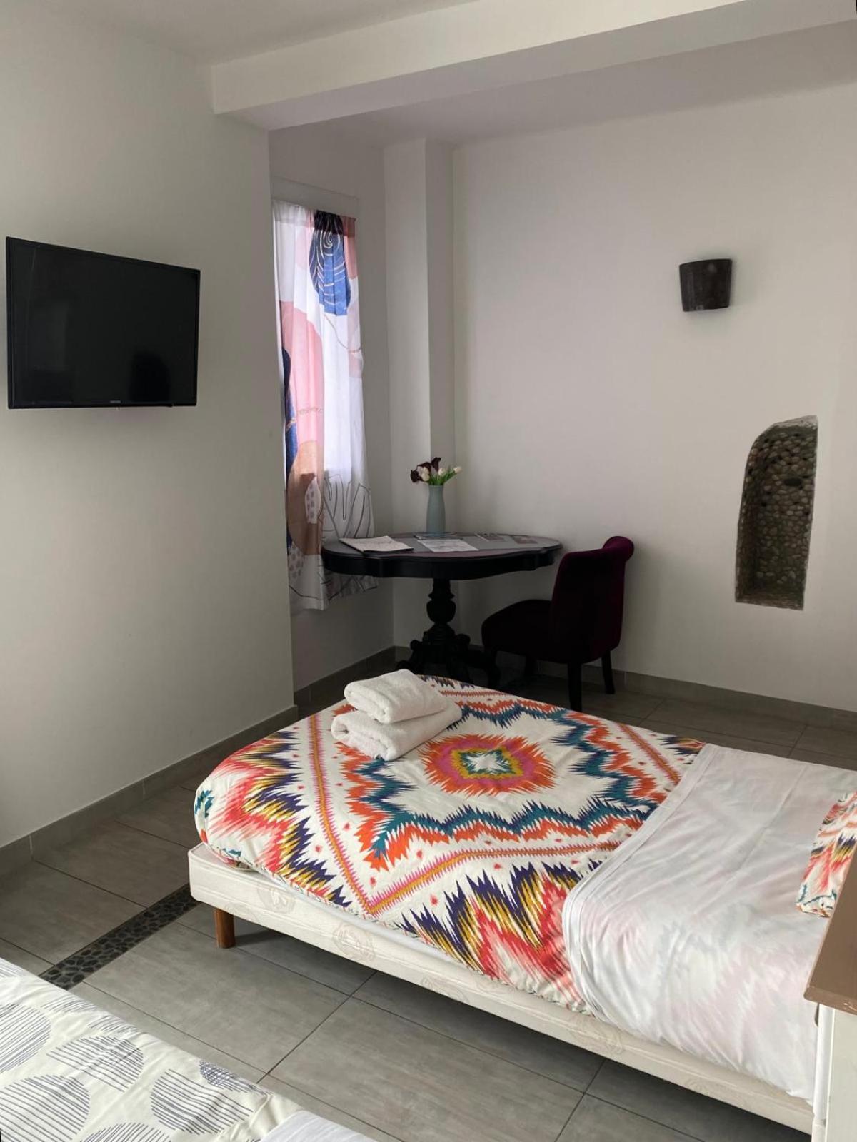 Auberge Les Galets Peyruis Екстериор снимка
